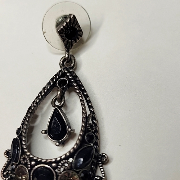 VINTAGE black and grey chandelier dangle crystal earrings. - Picture 6 of 6